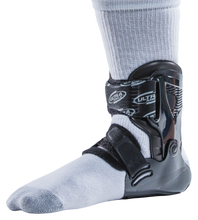 Load image into Gallery viewer, Ultra Zoom Ankle Brace Indoor Volleyball - SR1 Volleyball